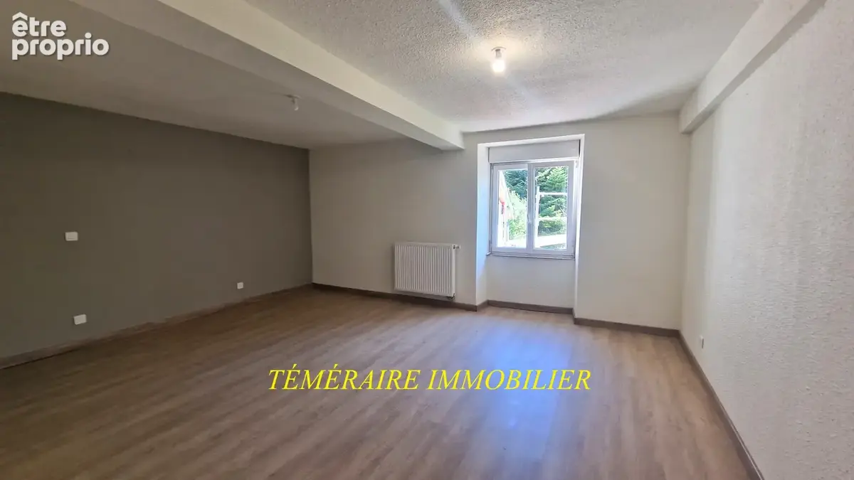MONNET-LA-VILLE - Grand T4 en duplex de 165m2 - photo 6