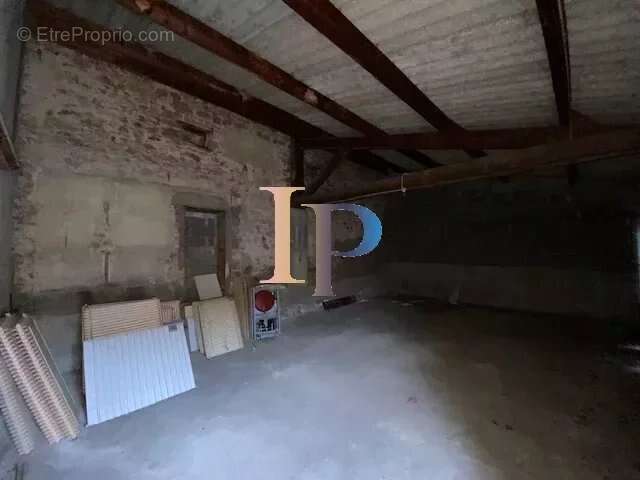 Appartement à COURS-LA-VILLE