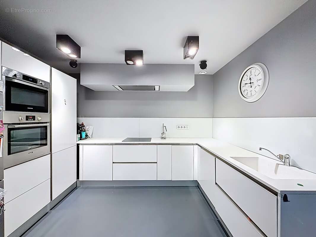 Commerce à SAINT-ETIENNE