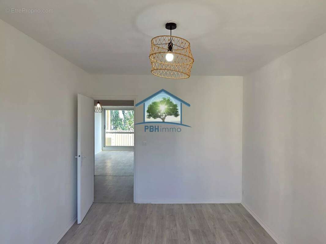 MULHOUSE (68) - Appartement de 75 m² avec garage et cave - photo 7