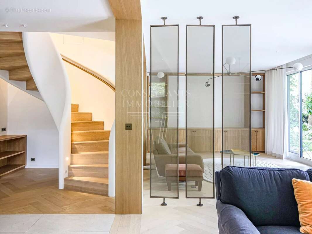 Appartement à NEUILLY-SUR-SEINE