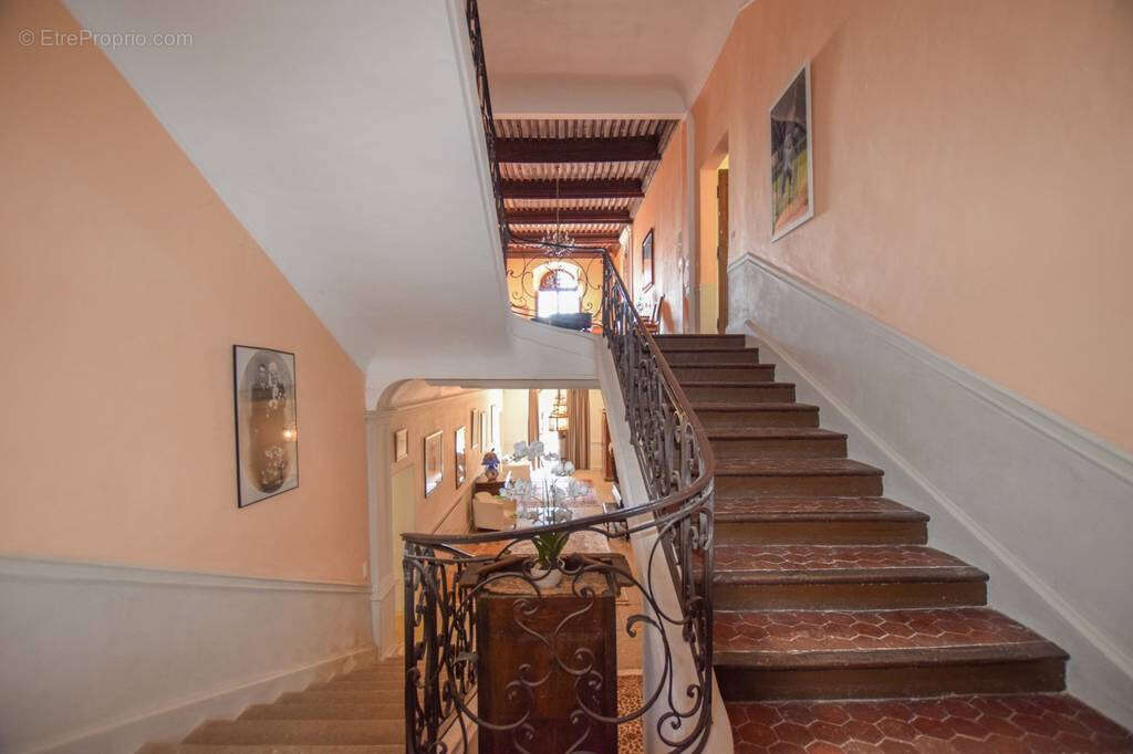 Maison à AIGUINES