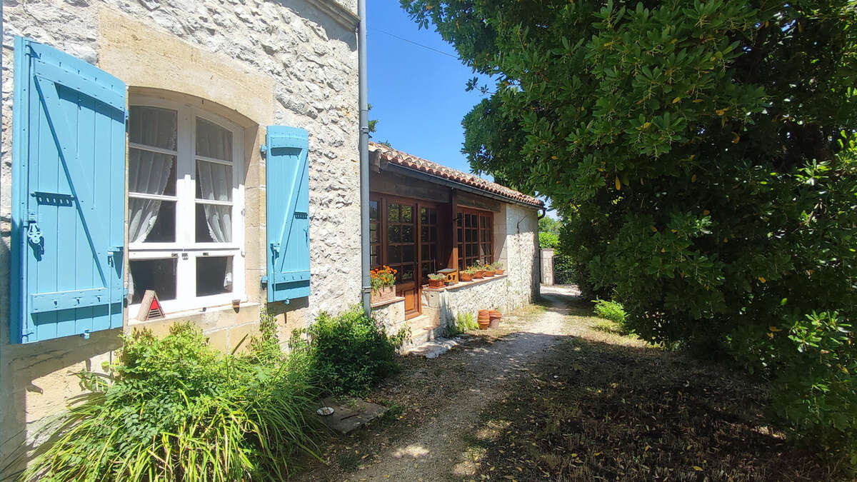 Maison à MONTAIGU-DE-QUERCY