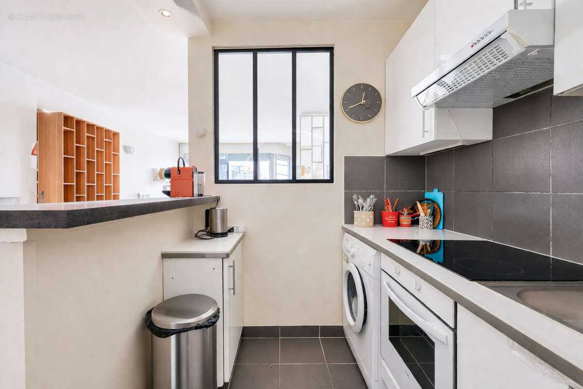 Appartement à PARIS-16E