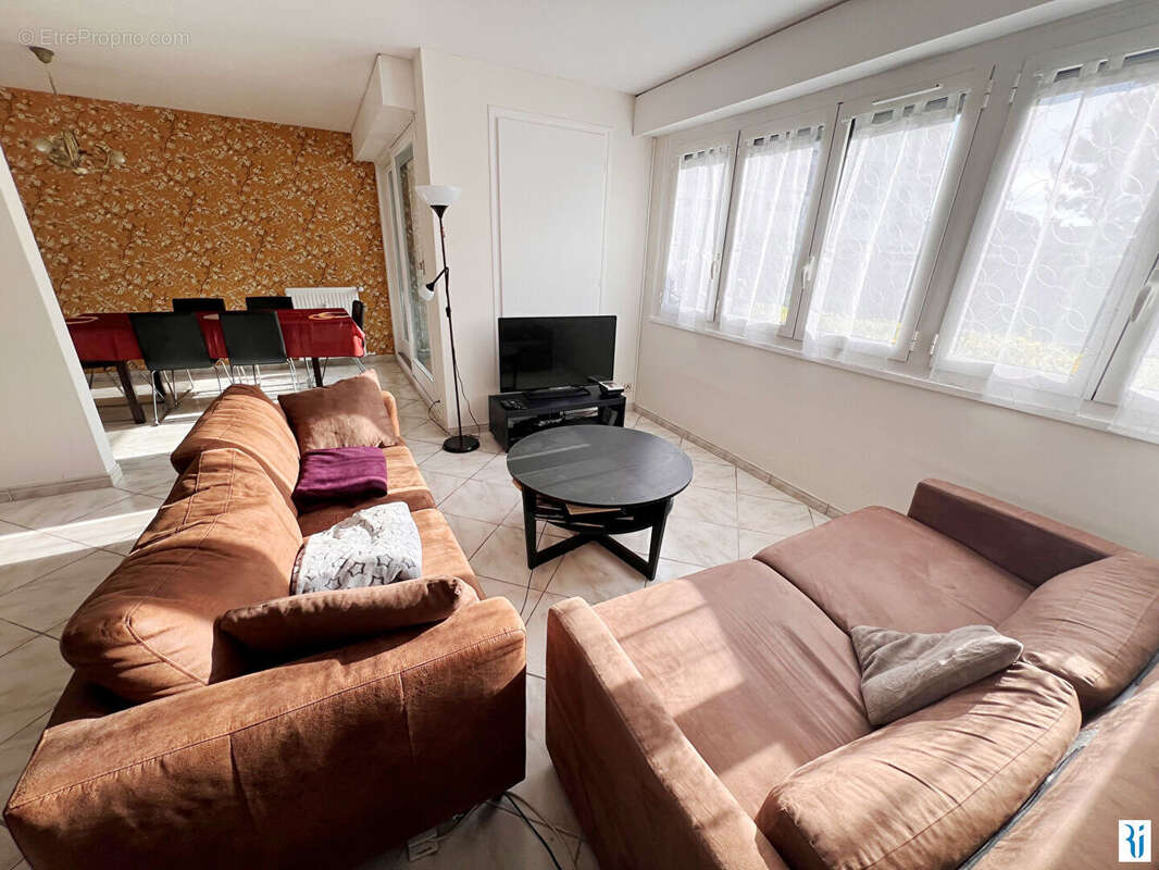 Appartement à MONT-SAINT-AIGNAN