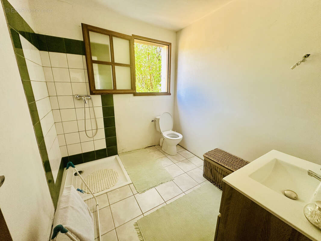 Maison à CENEVIERES