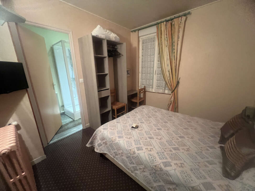 Commerce à JUGON-LES-LACS