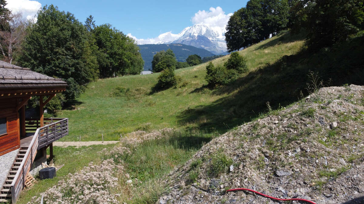 Terrain à COMBLOUX