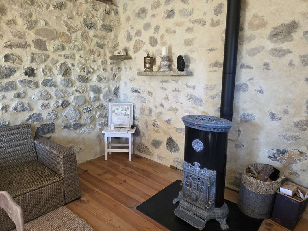 Autre à LA MOTTE-CHALANCON