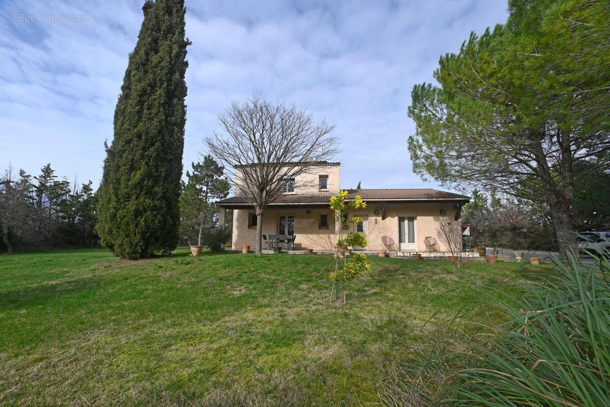 Maison à SAINT-HILAIRE-DE-BRETHMAS