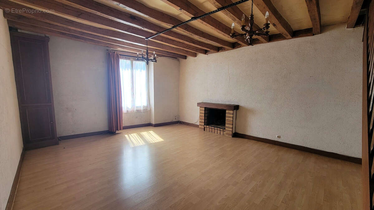 Local + Appartement à Vendre sur Jallais entre Beaupréau et Chemillé ! - photo 9