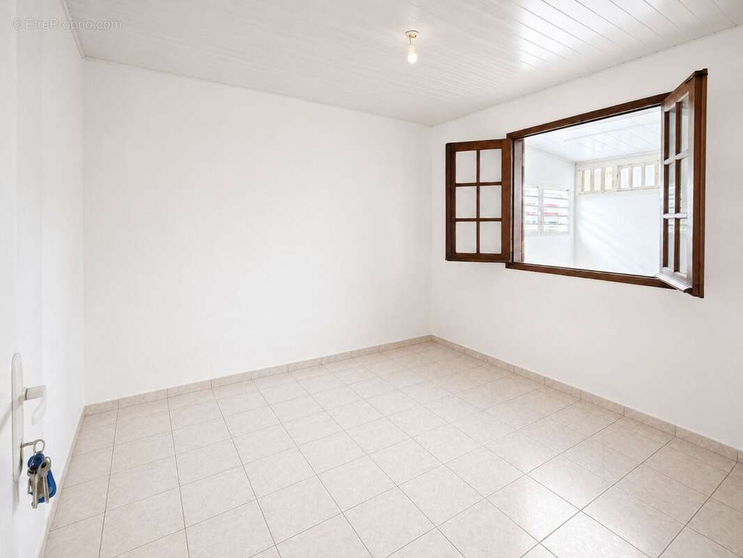 Maison 140 m² à Sainte-Marie  - photo 8