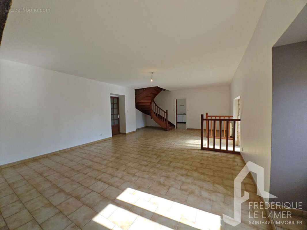 Maison à SAINT-AVE