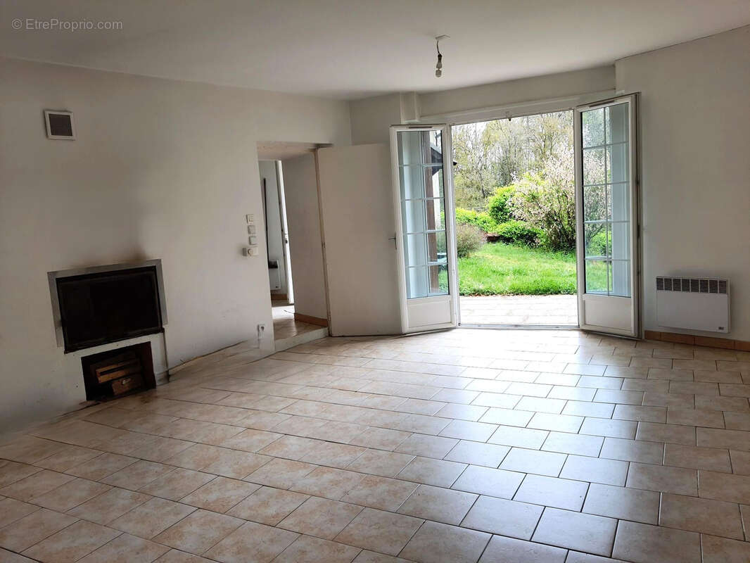 Maison à NAZELLES-NEGRON