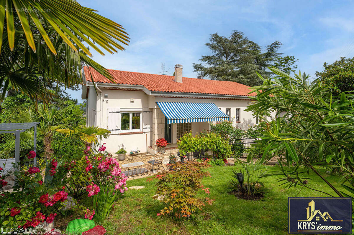 Maison à PUJOLS
