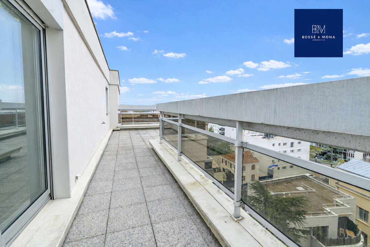 Appartement à COURBEVOIE