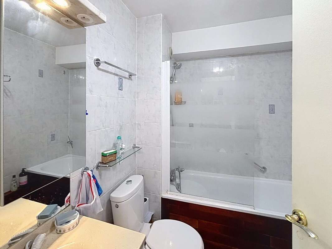 Salle de bains - Appartement à BUC