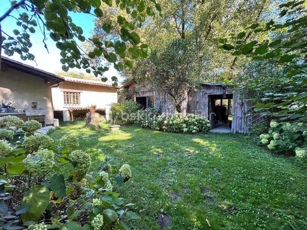 Maison à AUBIE-ET-ESPESSAS