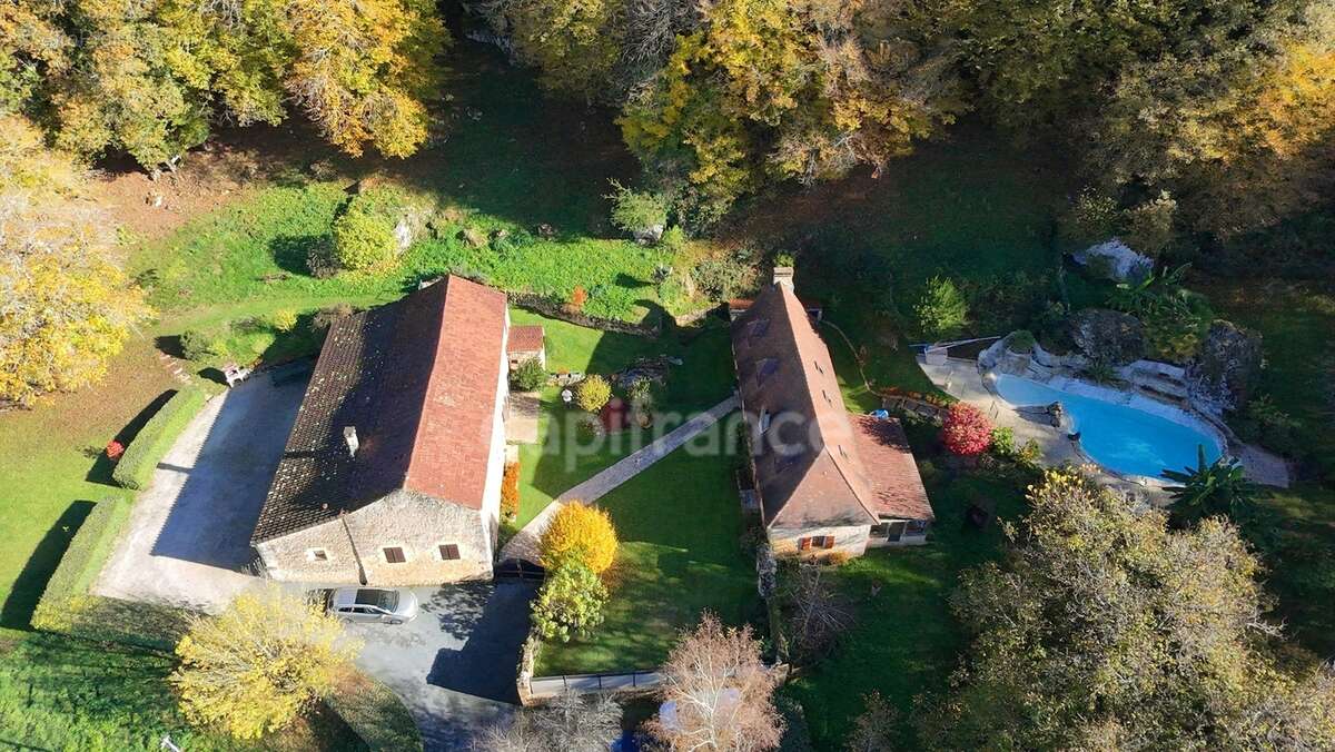 A vendre. Ensemble de 250m² à Tursac (24) avec maison d'habitation, gîte, piscine lagon sur près de 1,5 hectares de terrain en p - photo 2