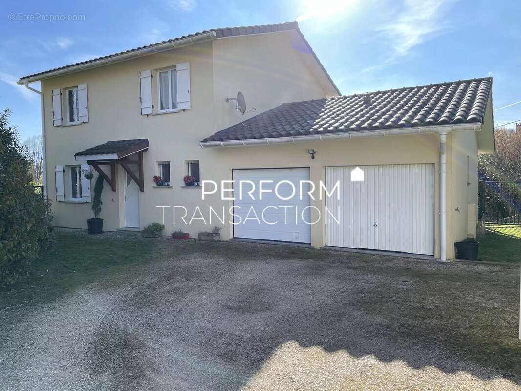 Maison à CHEVRIERES