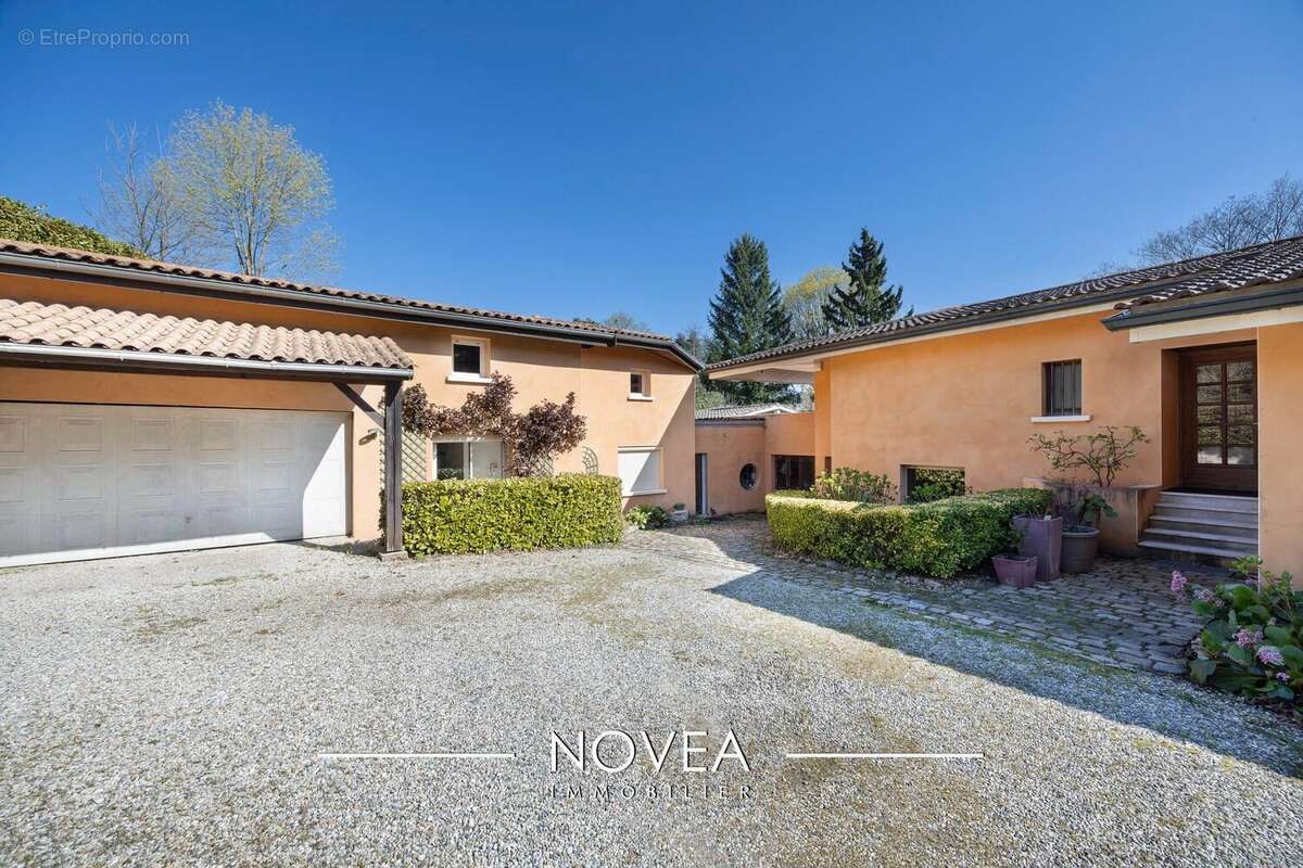 Maison à SAINT-CYR-AU-MONT-D'OR