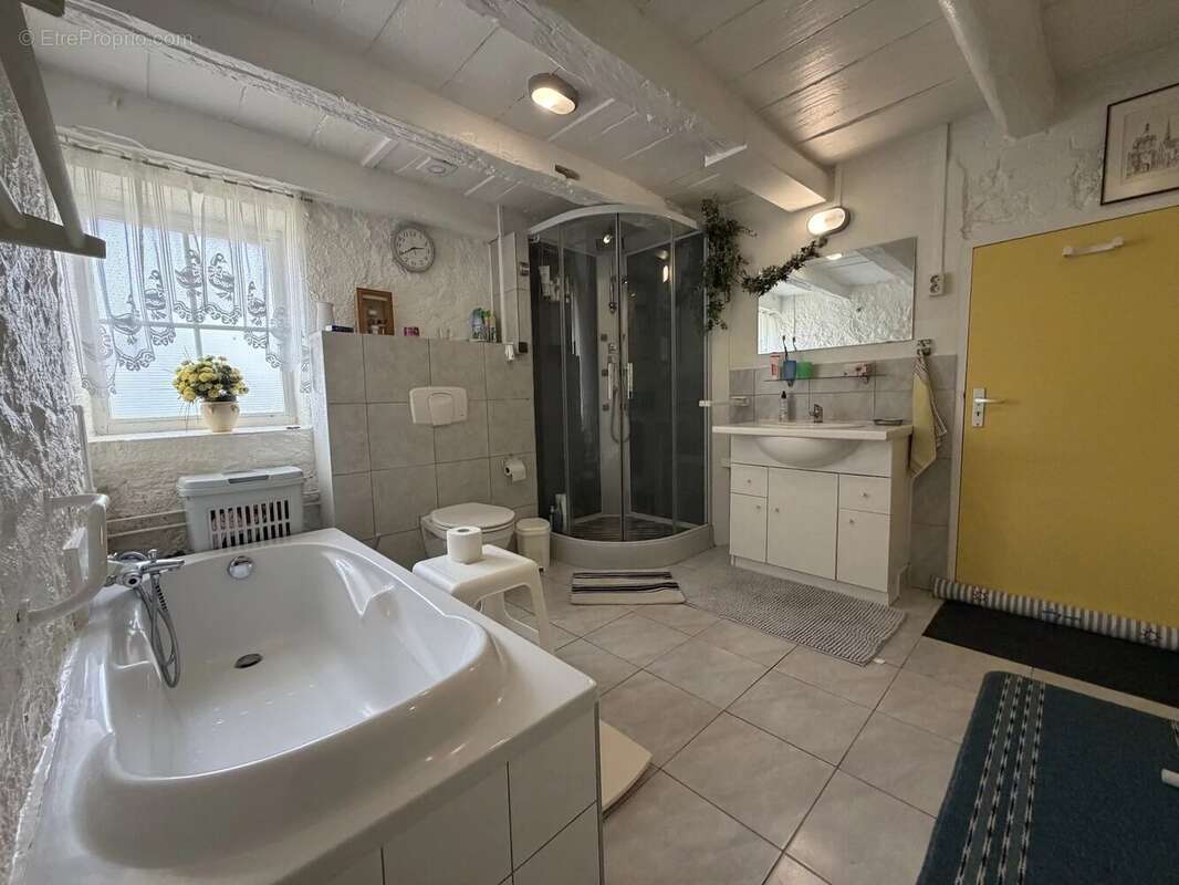 Fermette spacieuse à vendre près de Reclesne - photo 13