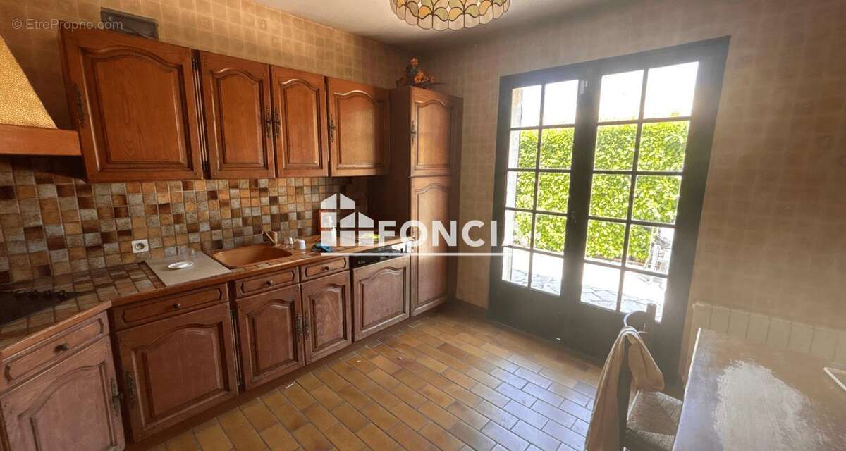 MAUGUIO – Maison F5 de 126 m² sur 546 m² de terrain – Garage 28 m² – Fort potentiel - photo 9