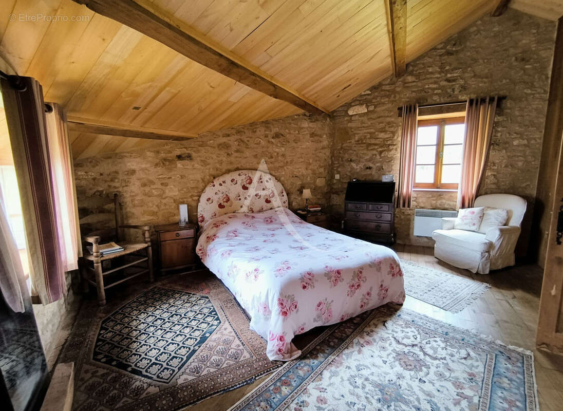 Maison à POMAREDE