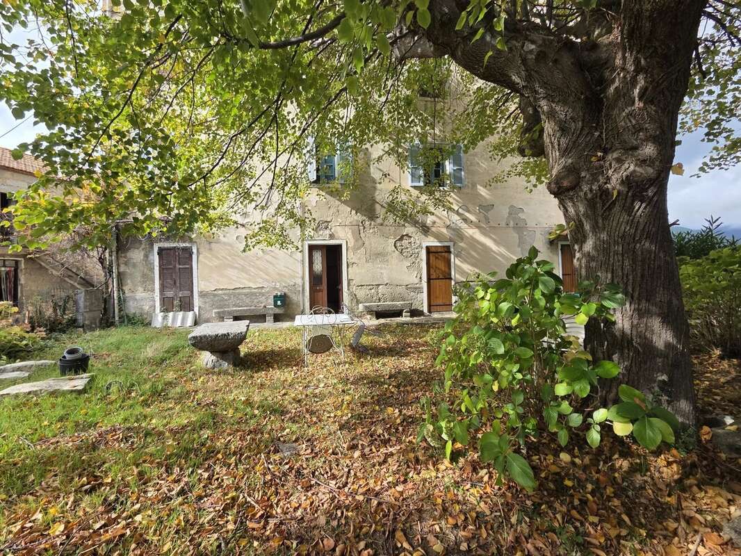 Appartement à AULLENE