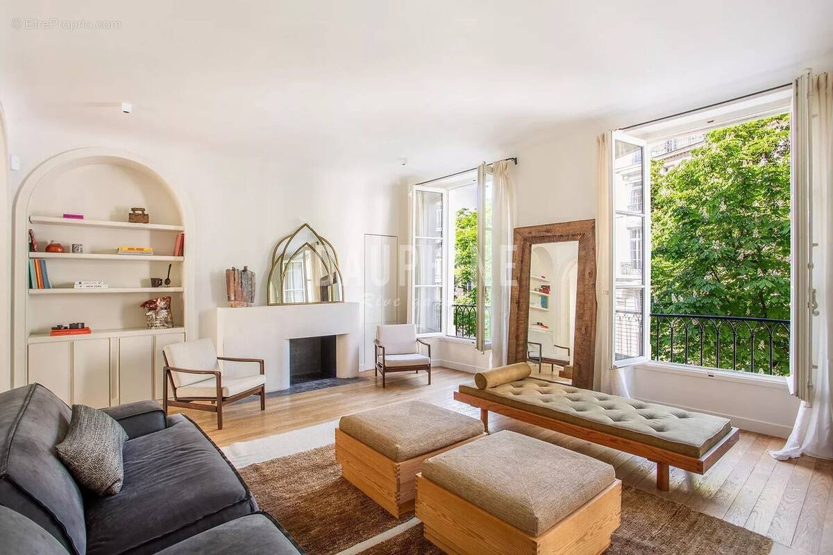 Appartement à PARIS-7E