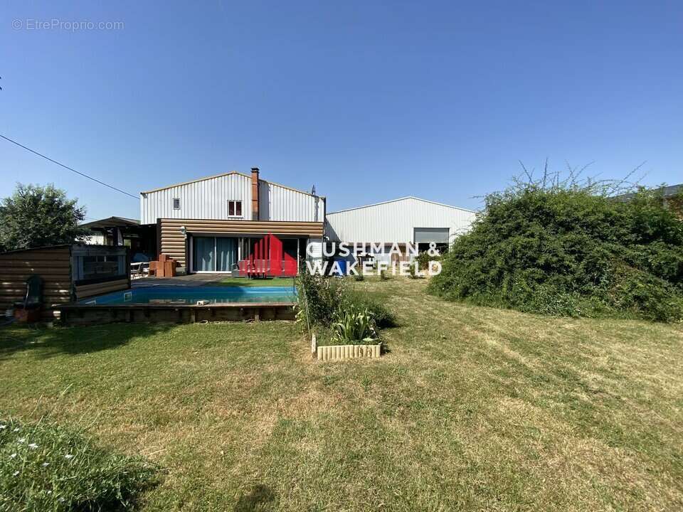 742 m² à Saint-Jory  - photo 2