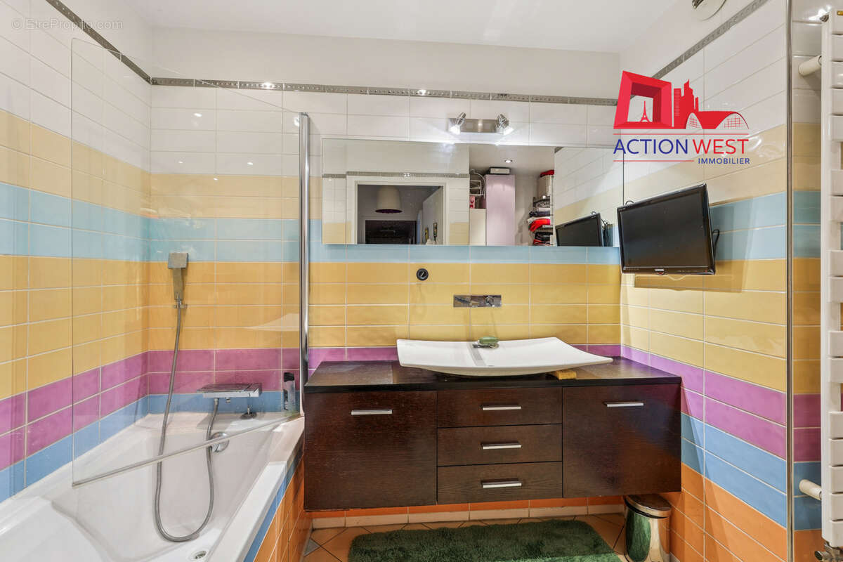 Appartement à COURBEVOIE
