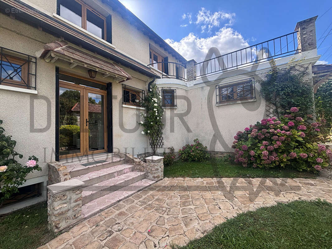 Maison à CRECY-LA-CHAPELLE