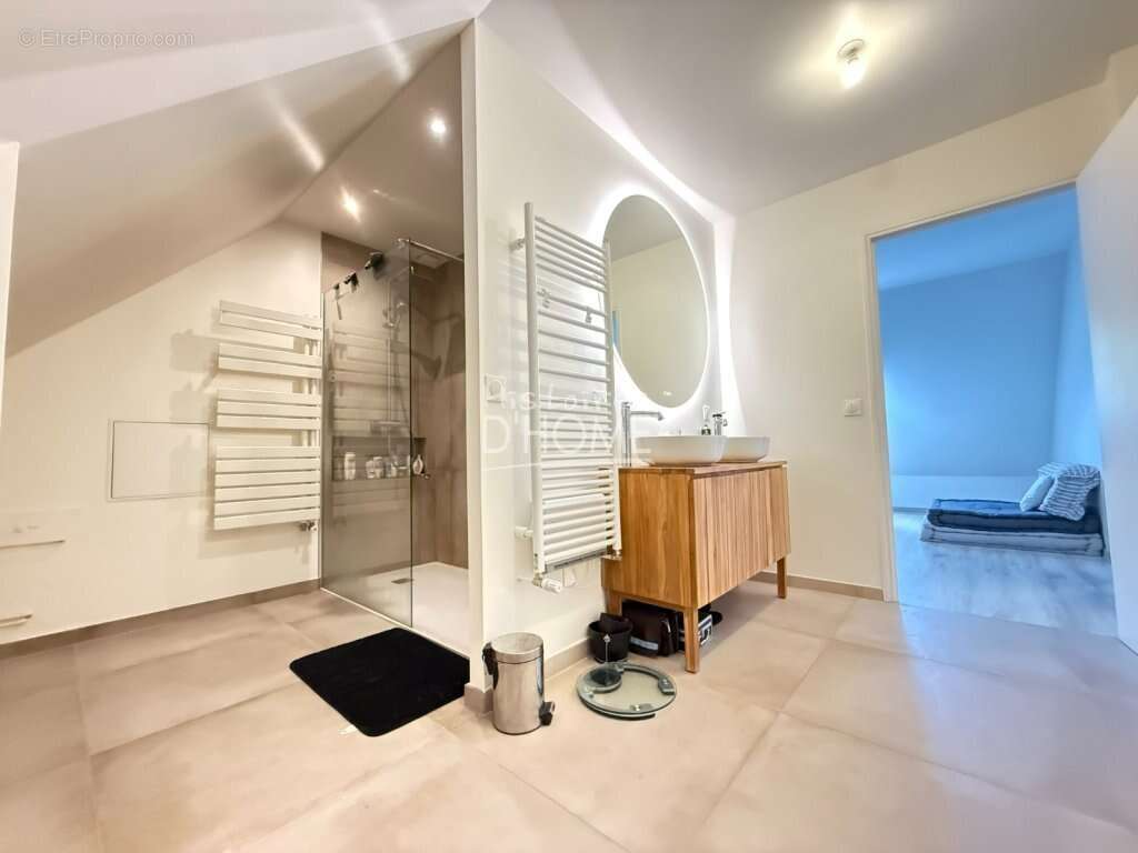 LIVERDY-EN-BRIE – Belle maison de maçon indépendante avec sous-sol total et jardin de 837 m² - photo 14