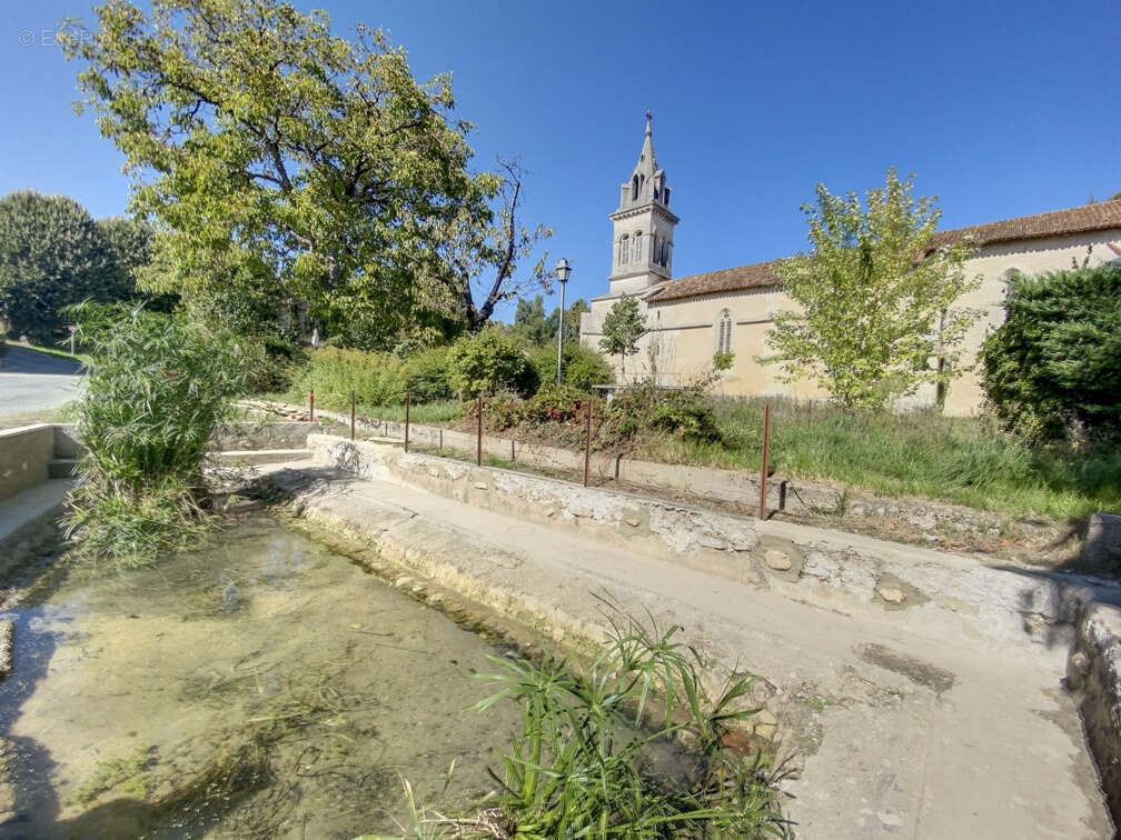 Maison à MANZAC-SUR-VERN