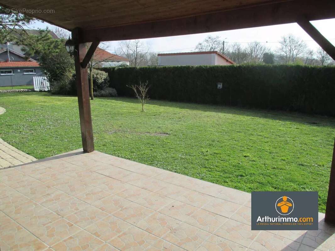 Maison à NEUFCHATEL-SUR-AISNE