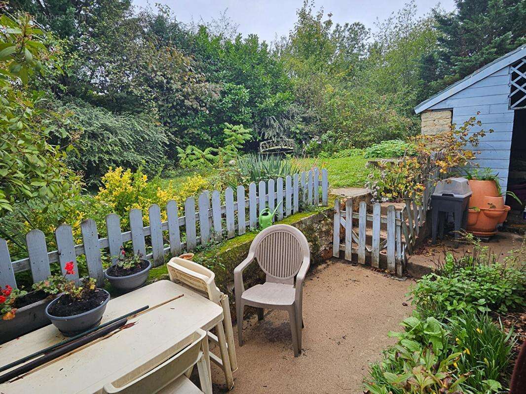 VIAGER Occupé, Maison 78 m2 à Bèze,130 000 - photo 2