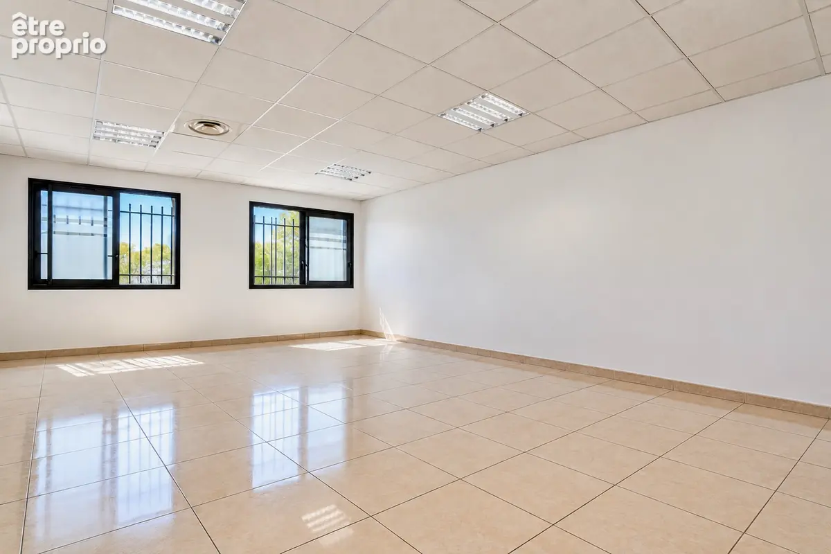 Bureaux - ZA La Jalassiere - Eguilles - 83m2 - photo 2