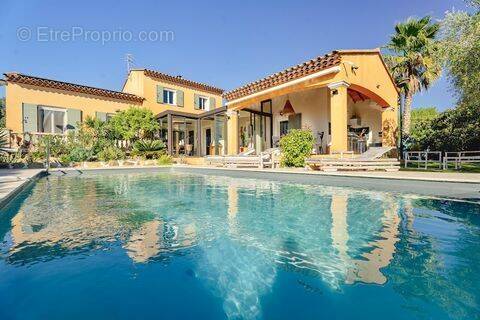 Maison à LE CASTELLET