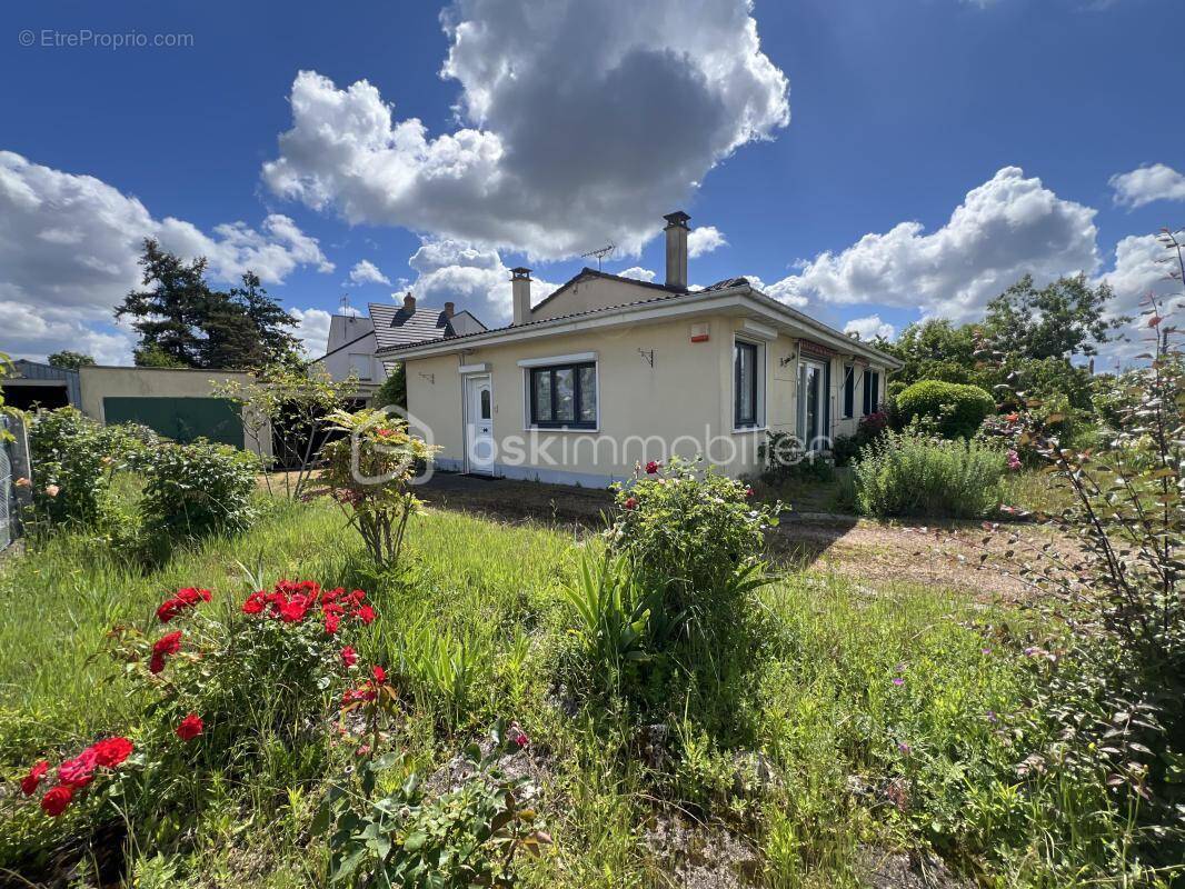 Maison à SAINT-PRYVE-SAINT-MESMIN