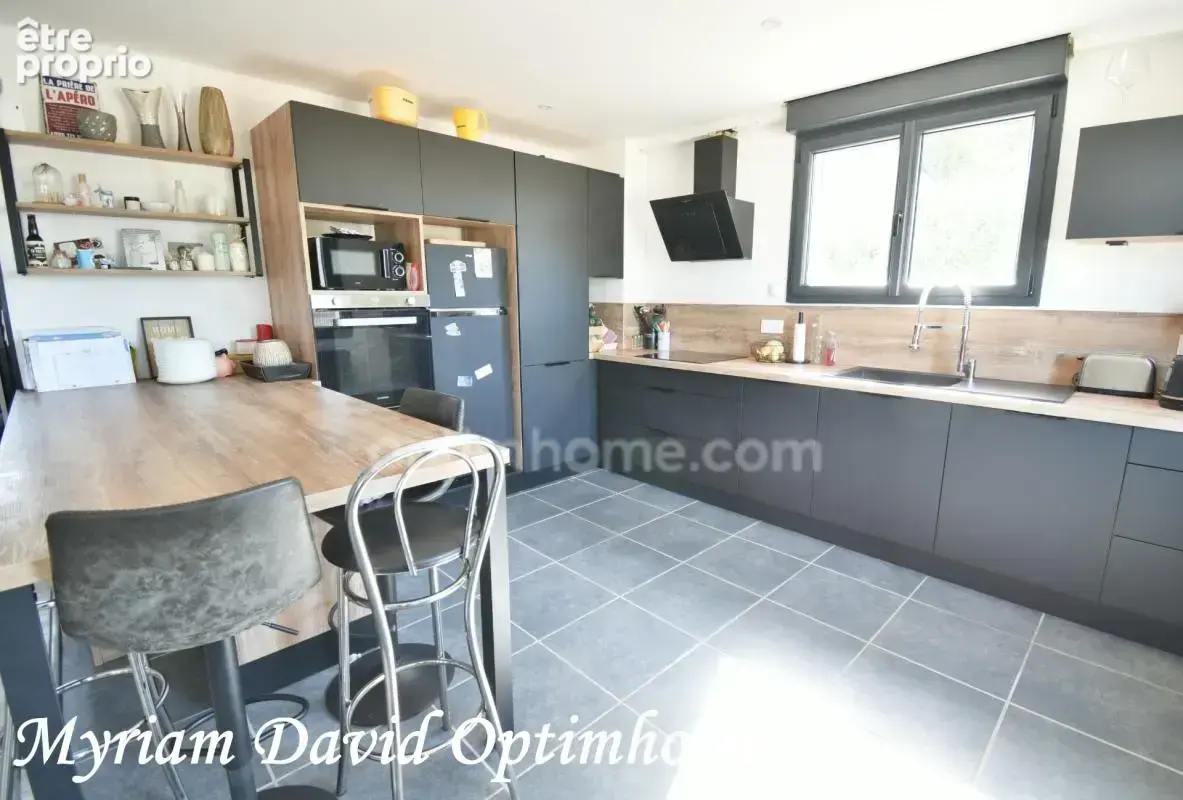 Maison rénovée 128 m² – 5 chambres – Sous-sol complet – Proche centre-ville de Rostrenen - photo 3