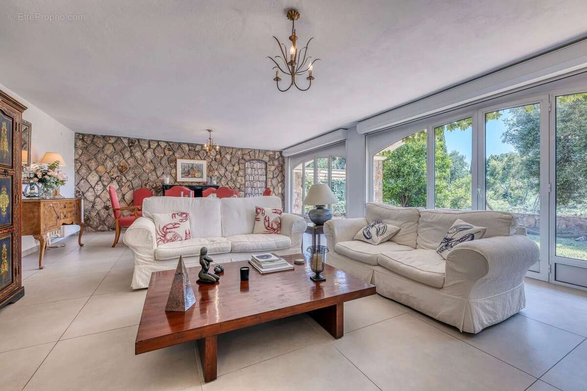 Maison à THEOULE-SUR-MER