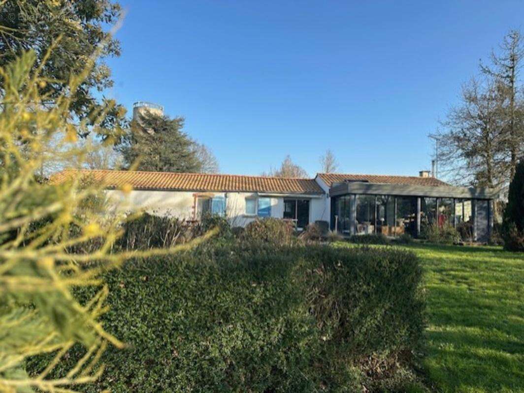 AUBIGNY-LES CLOUZEAUX, Longère 156 m², dépendance, 3569 m² terrain - photo 11