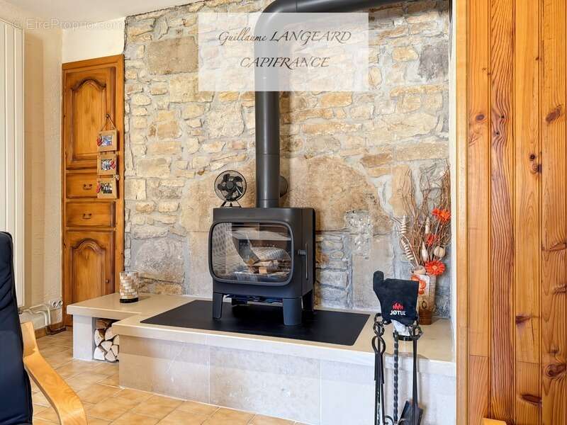 Martignat (01100) - Maison de village en pierres 92 m2, avec dépendances et fort potentiel d'agrandissement - photo 7