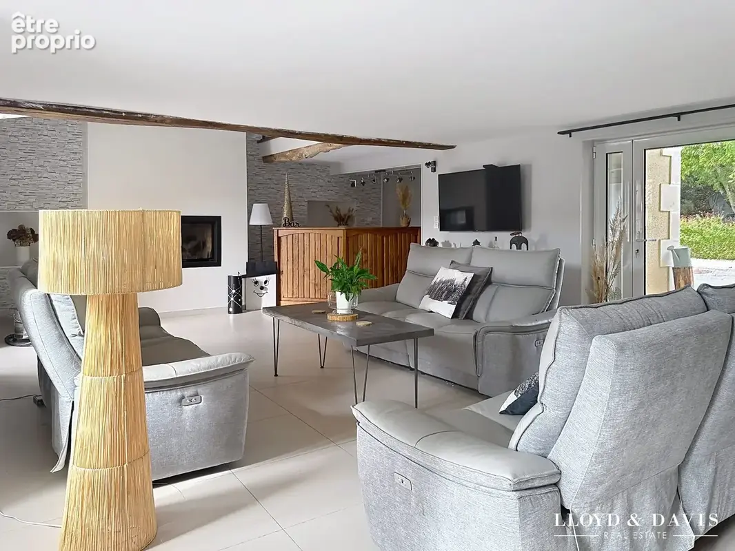 Maison 5 pièces 244 m² à vendre à Saint-Quantin-De-Rancanne (17800) - photo 4