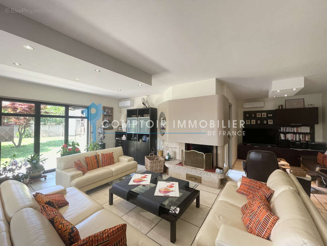 Dpt Ardèche (07) - à Vendre À Roiffieux - Villa d'exception avec piscine - photo 7