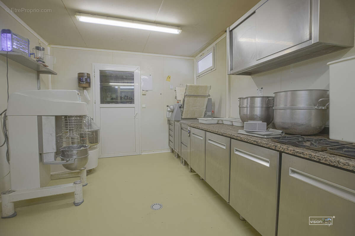 Commerce à LAROQUEBROU