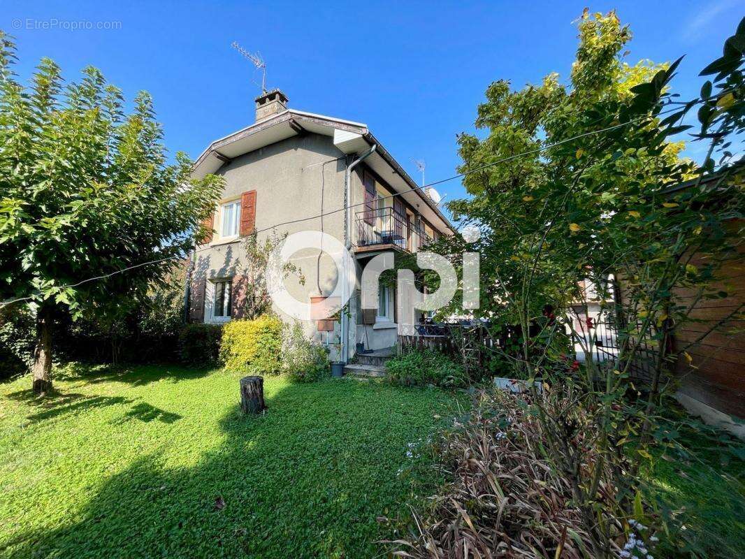 Appartement à FROGES