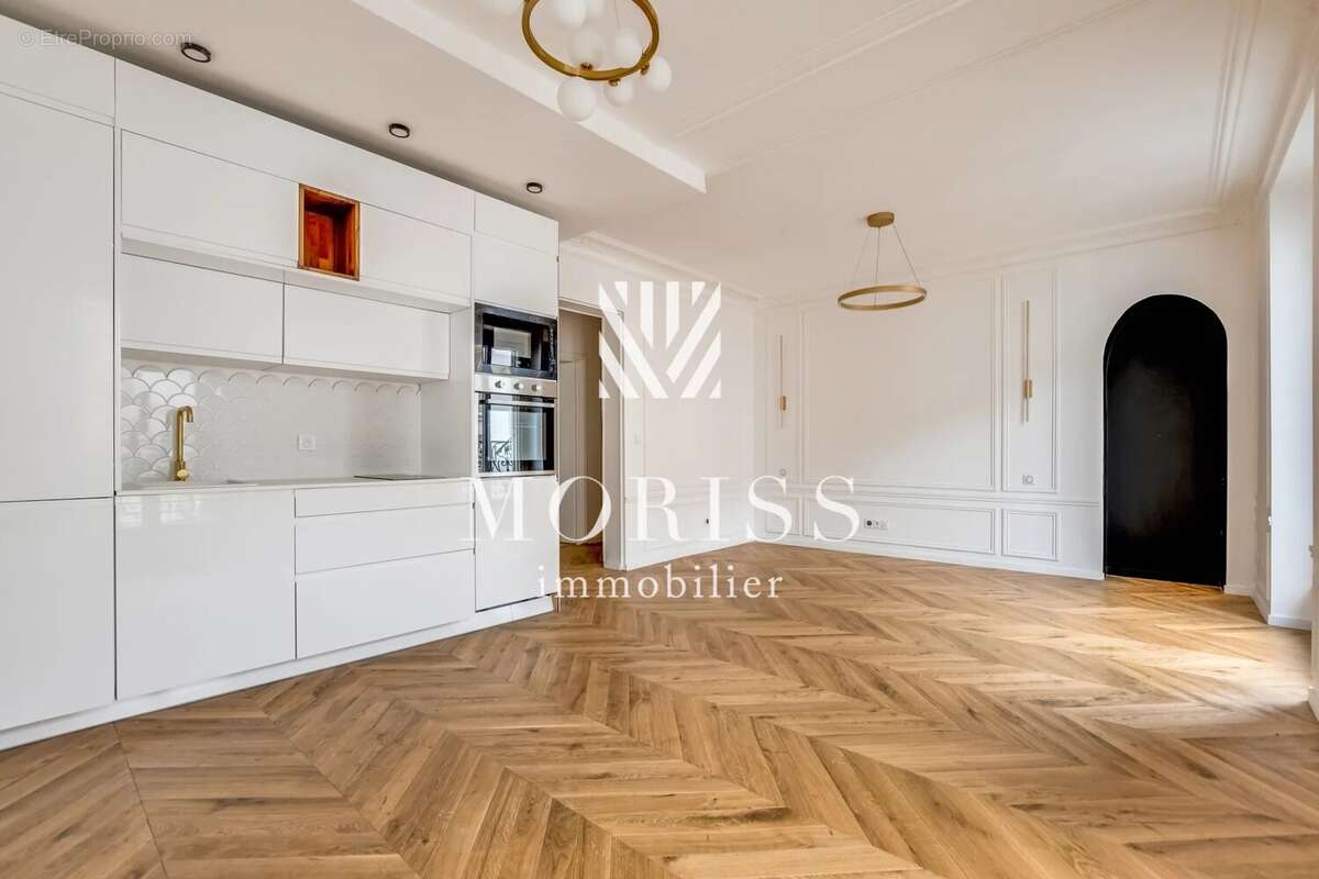 Appartement à PARIS-17E