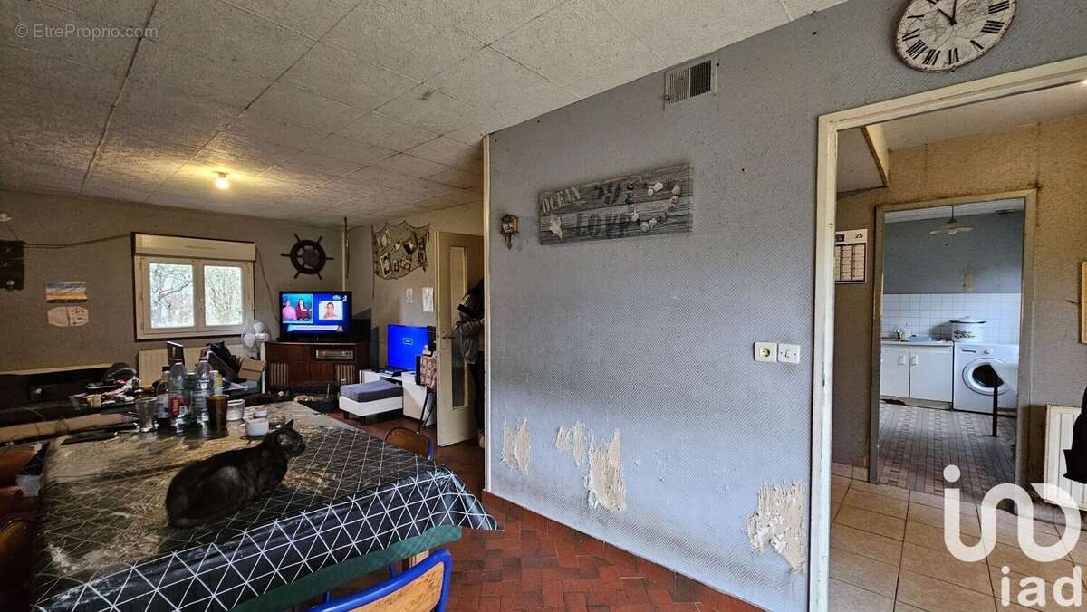 Photo 3 - Maison à LES ADJOTS